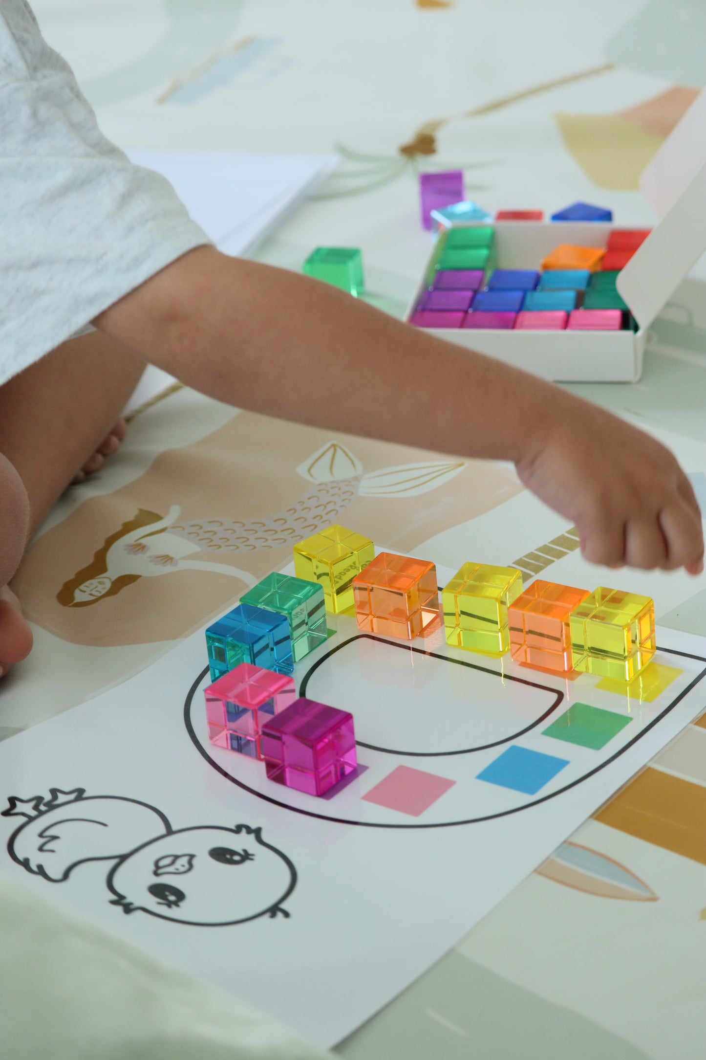60 Rainbow-coloured Lucite Cube Blocks