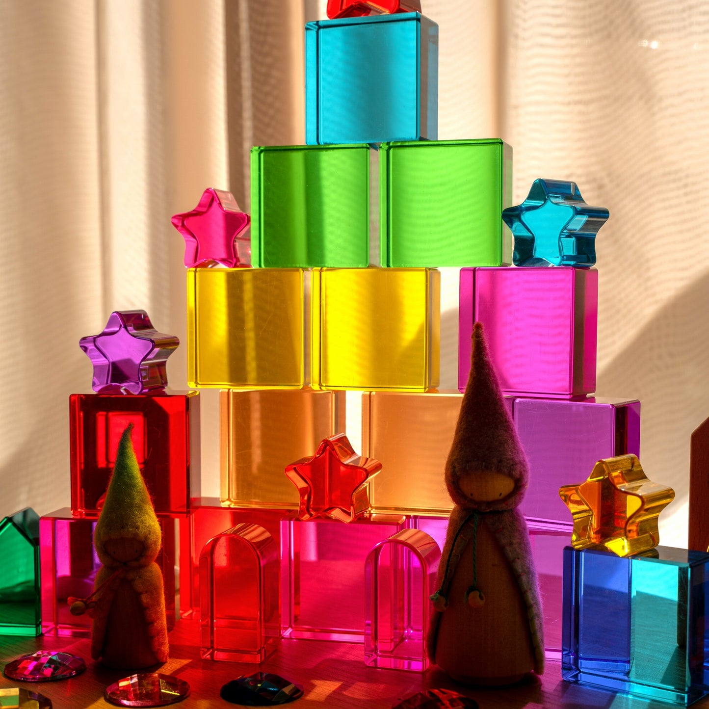 16 Majestic Lucite Squares™
