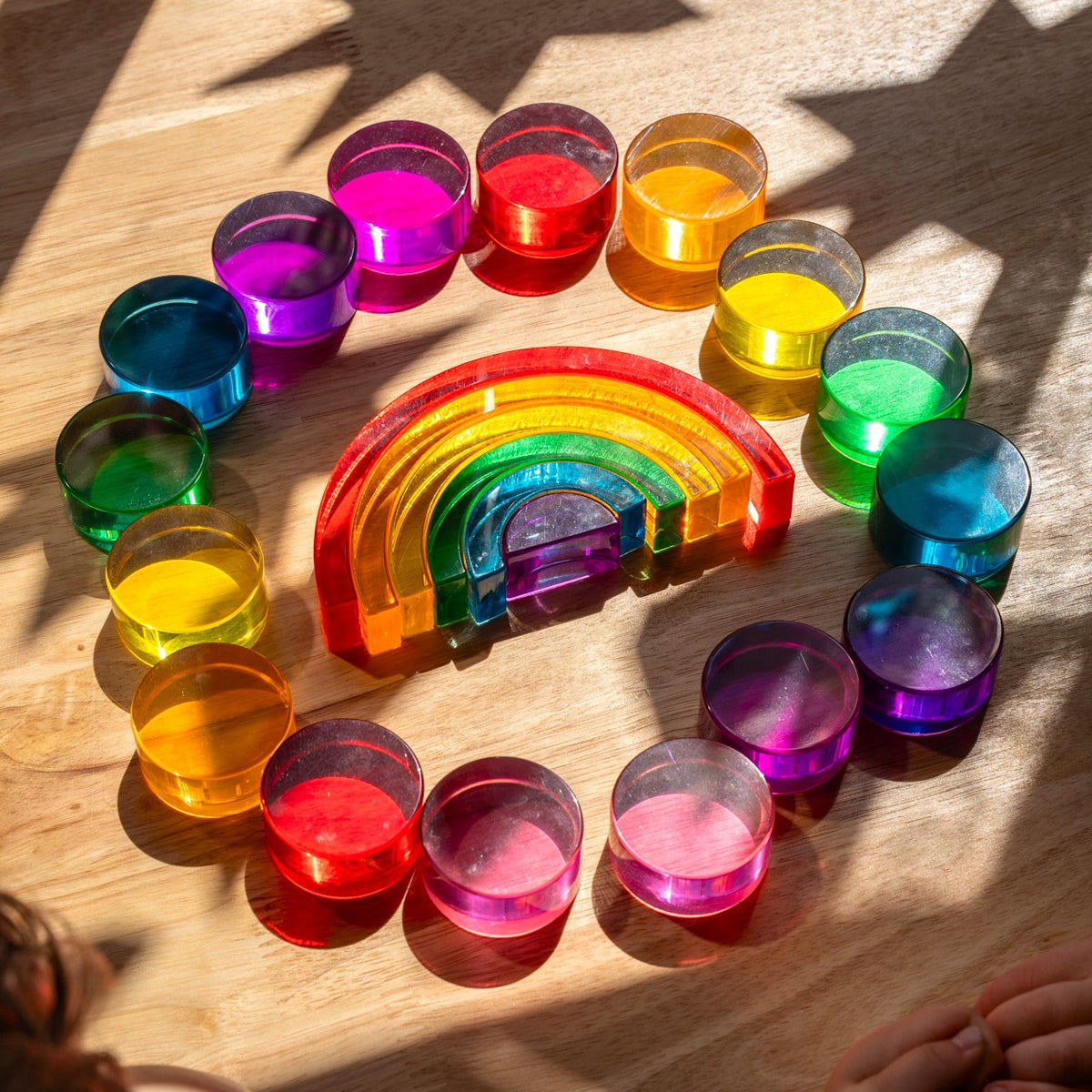 16 Majestic Lucite Rounds™